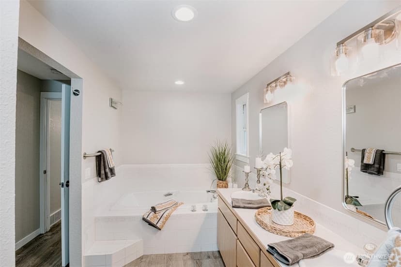 Property photo for 1052 E Robinhood Drive, Arlington photo 22