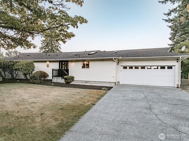 Property photo for 1052 E Robinhood Drive, Arlington photo 2