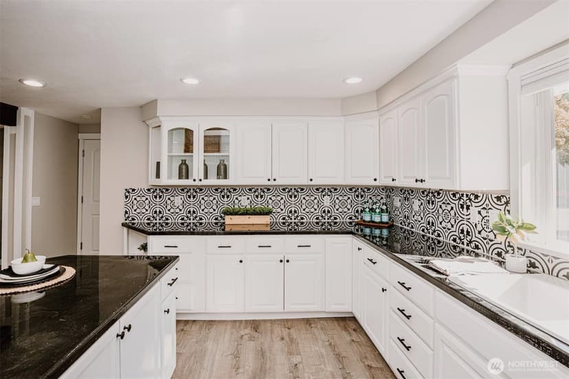 Property photo for 1052 E Robinhood Drive, Arlington photo 17