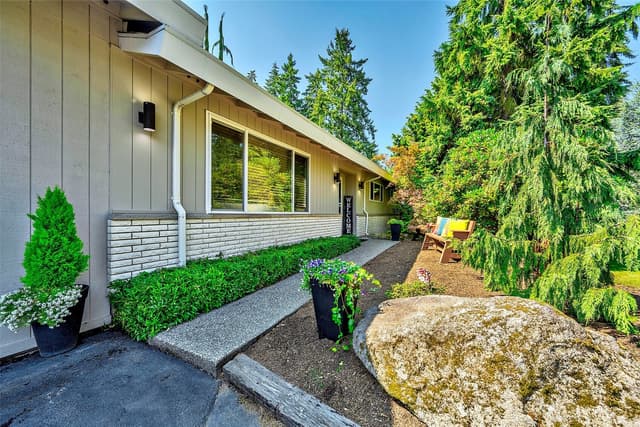 Property photo for 8205 NE 128th Street, Kirkland photo 4