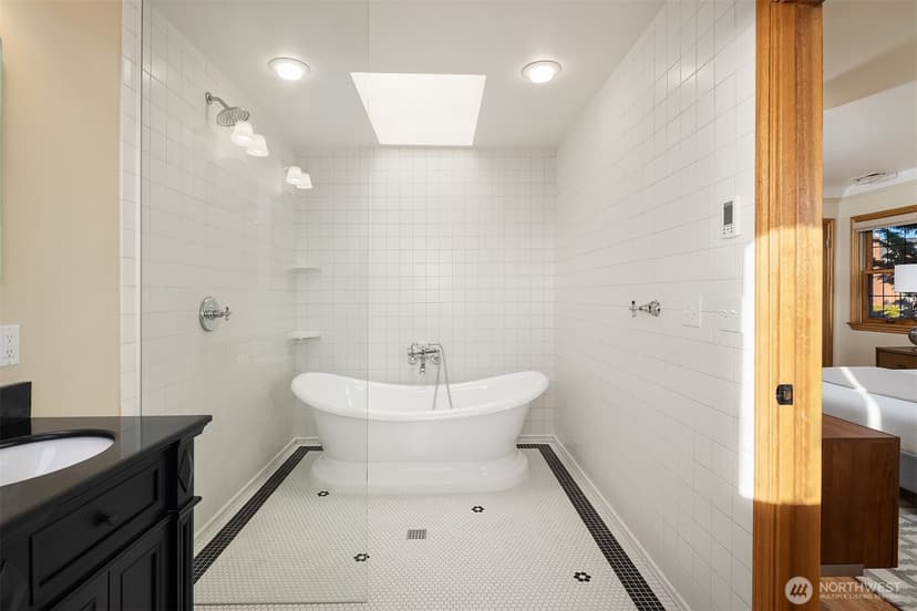 Property photo for 2301 Rosemont Place W, Seattle photo 20