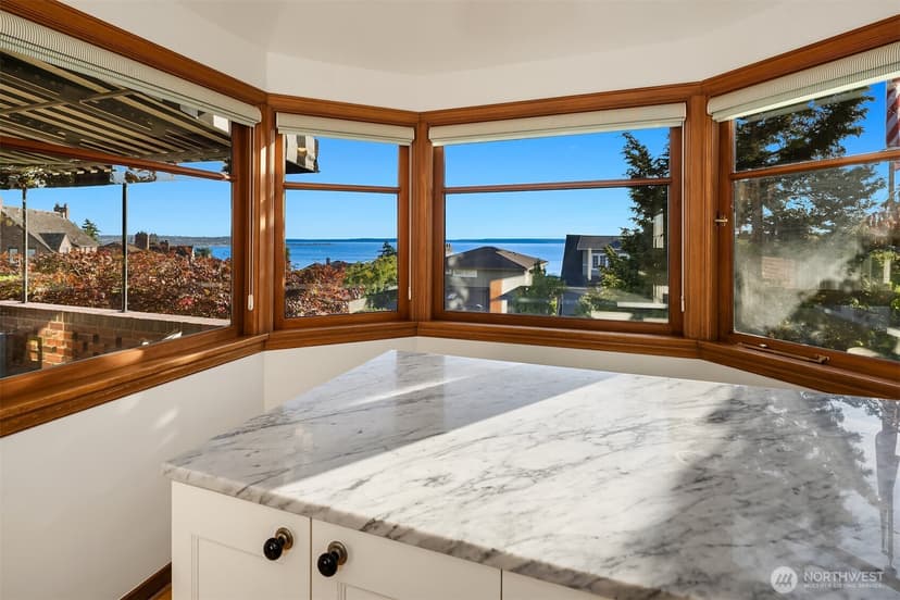 Property photo for 2301 Rosemont Place W, Seattle photo 12