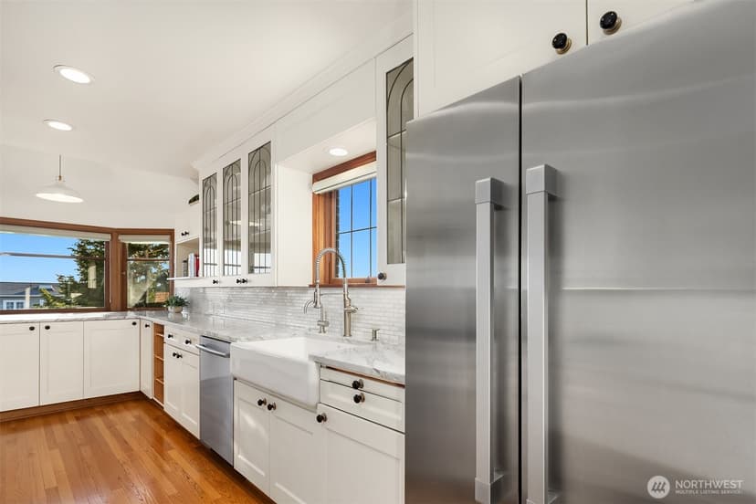 Property photo for 2301 Rosemont Place W, Seattle photo 15