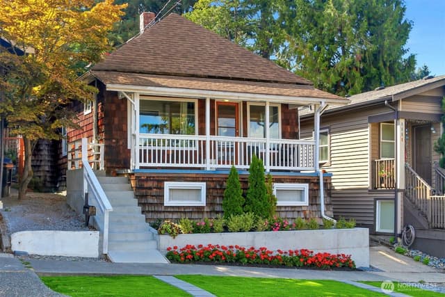 Property photo for 1113 33rd Avenue S, Seattle photo 2