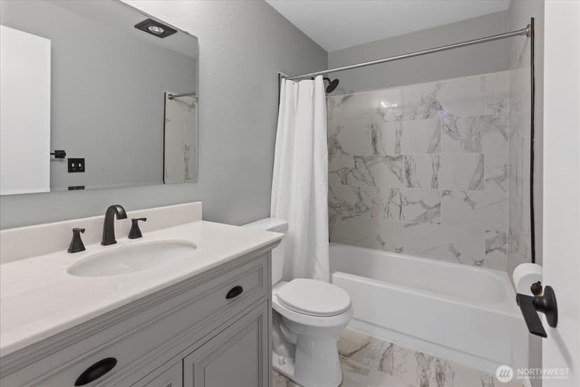 Property photo for 3256 SW Avalon Street #203, Seattle photo 13
