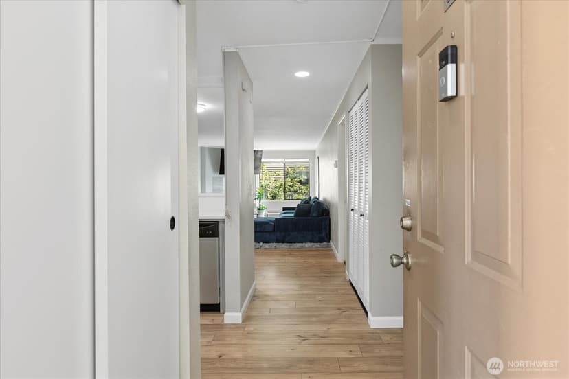 Property photo for 3256 SW Avalon Street #203, Seattle photo 2