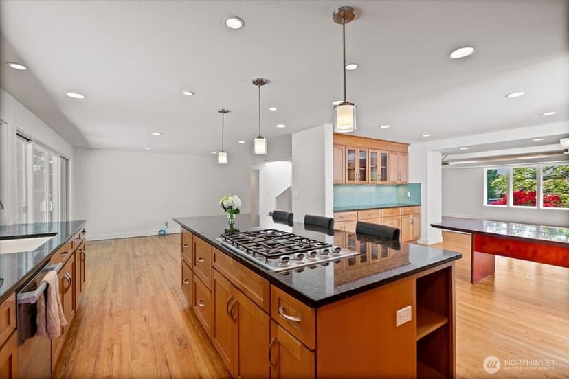 Property photo for 8510 SE 72nd Street, Mercer Island photo 11