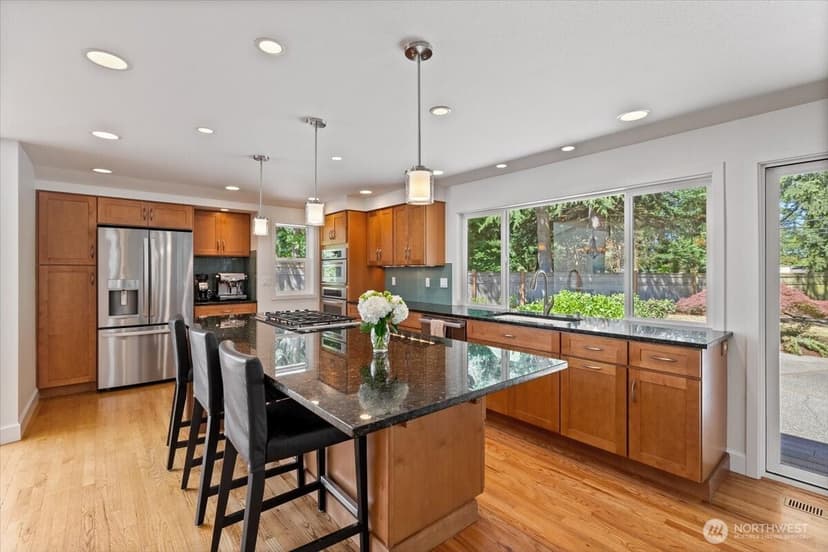 Property photo for 8510 SE 72nd Street, Mercer Island photo 3
