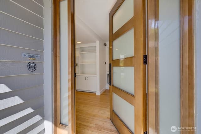 Property photo for 8510 SE 72nd Street, Mercer Island photo 2