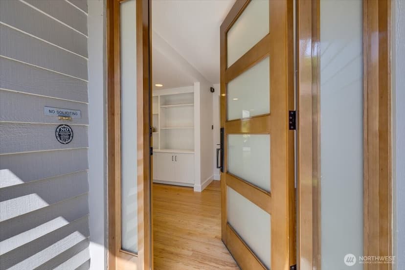 Property photo for 8510 SE 72nd Street, Mercer Island photo 2