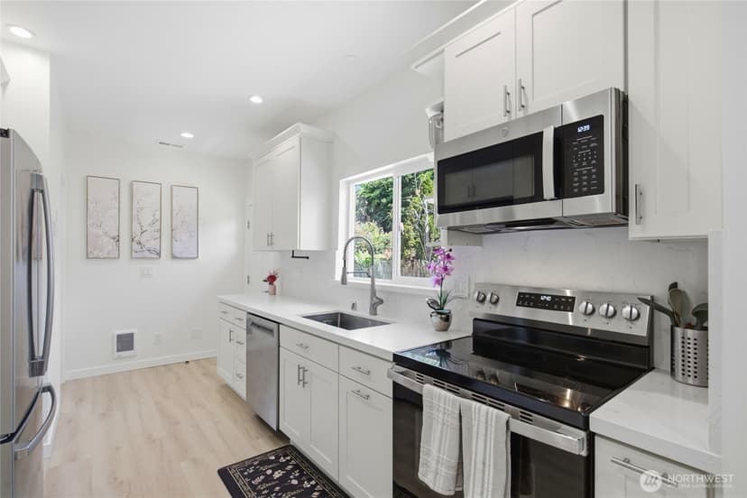 Property photo for 654 NW 53 Street, Seattle photo 7