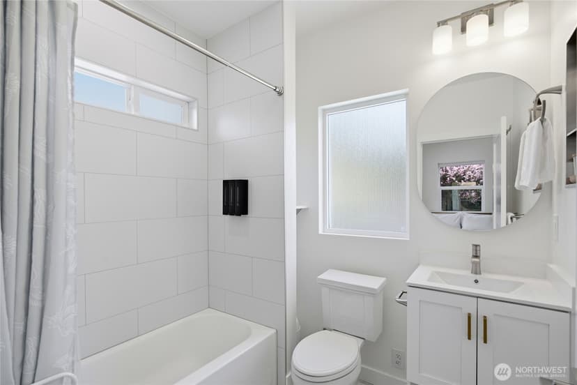 Property photo for 654 NW 53 Street, Seattle photo 13