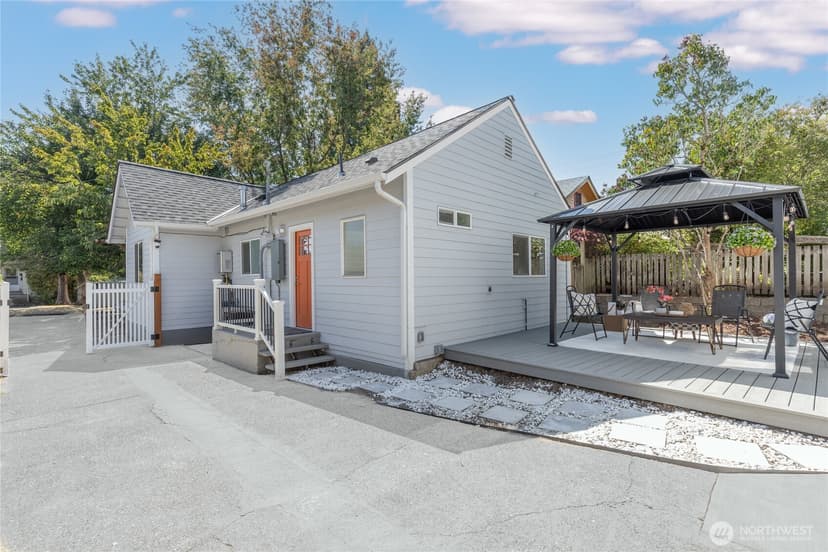 Property photo for 654 NW 53 Street, Seattle photo 4