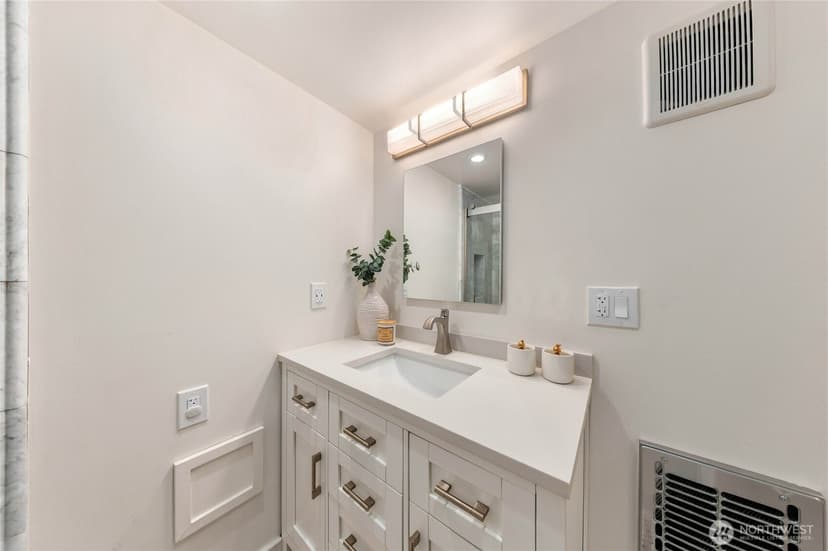 Property photo for 6215 38th Avenue NE, Seattle photo 25