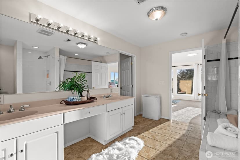 Property photo for 920 S Ventura Drive, Tacoma photo 17