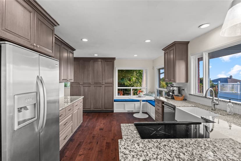Property photo for 920 S Ventura Drive, Tacoma photo 10