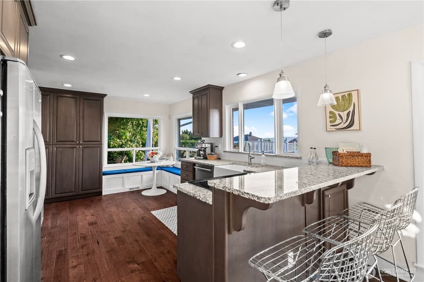 Property photo for 920 S Ventura Drive, Tacoma photo 8