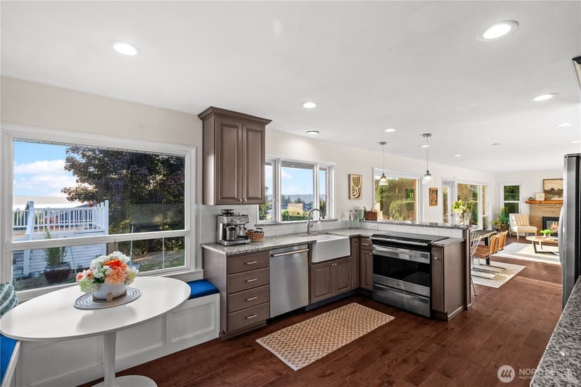 Property photo for 920 S Ventura Drive, Tacoma photo 9
