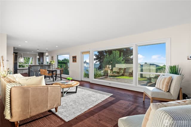 Property photo for 920 S Ventura Drive, Tacoma photo 3