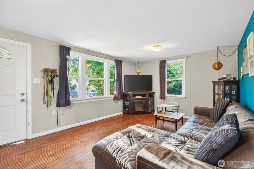 Property photo for 312 26th Avenue S, Seattle photo 2