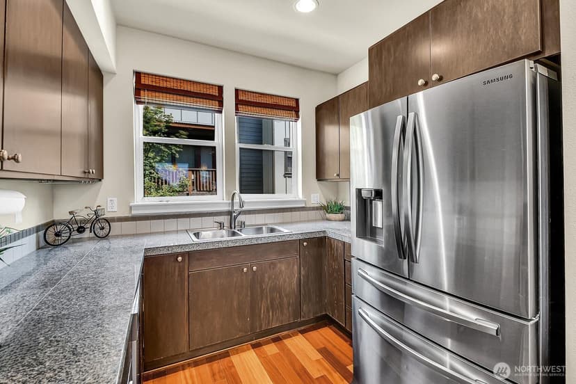 Property photo for 11711 Greenwood Ave N #B, Seattle photo 8