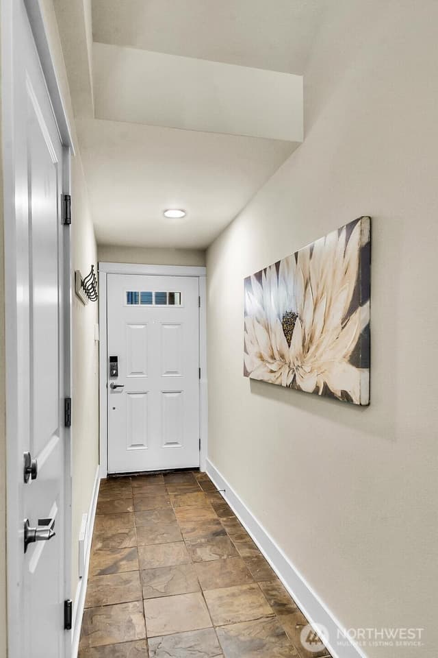 Property photo for 11711 Greenwood Ave N #B, Seattle photo 3