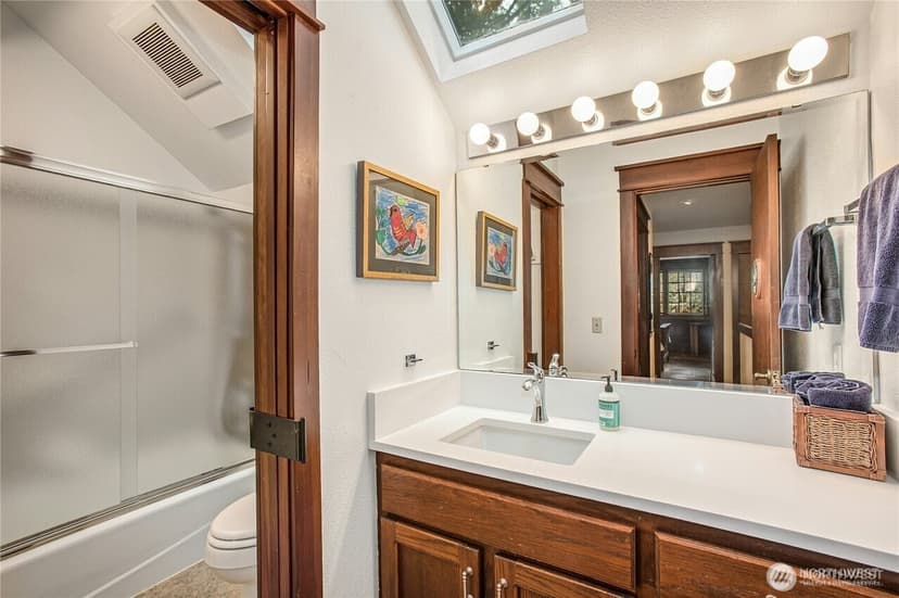 Property photo for 1815 102nd Place SE, Bellevue photo 13