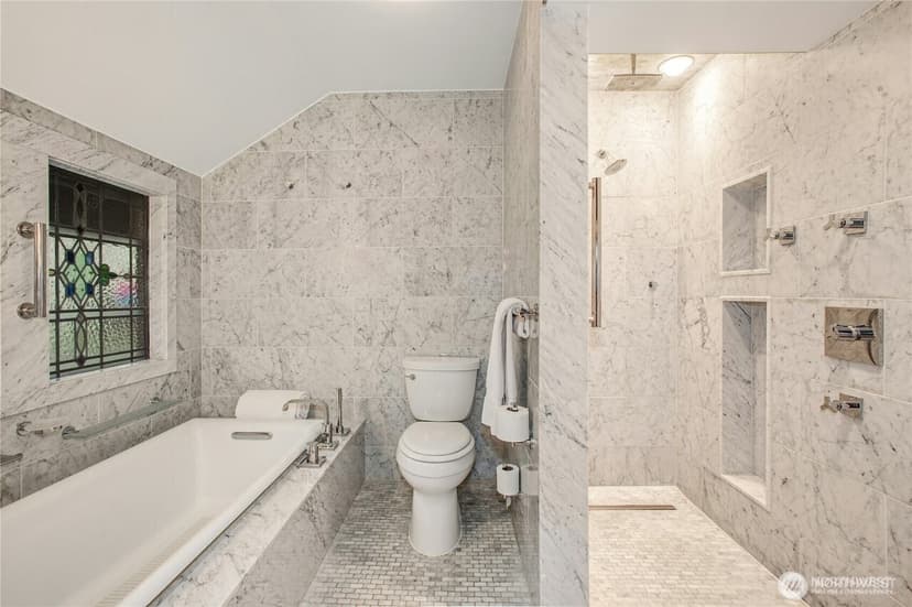 Property photo for 1815 102nd Place SE, Bellevue photo 9