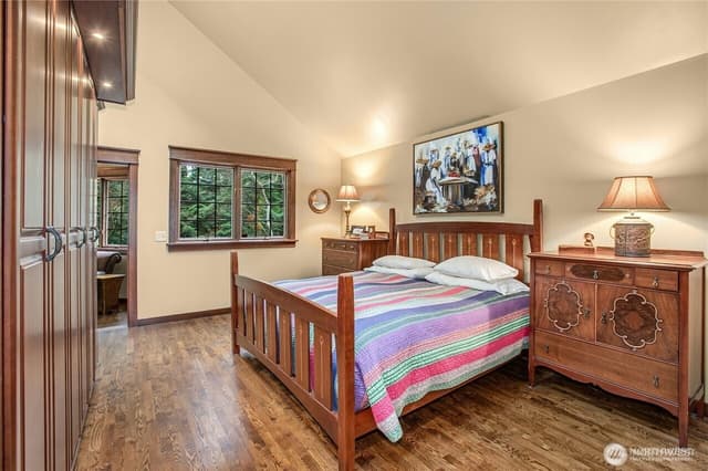 Property photo for 1815 102nd Place SE, Bellevue photo 5