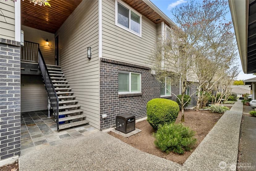 Property photo for 629 Kirkland Way #B11, Kirkland