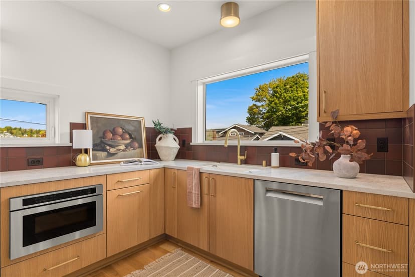 Property photo for 2903 3rd Avenue N, Seattle photo 8