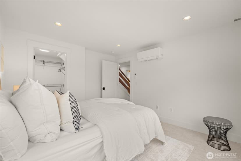 Property photo for 2903 3rd Avenue N, Seattle photo 19