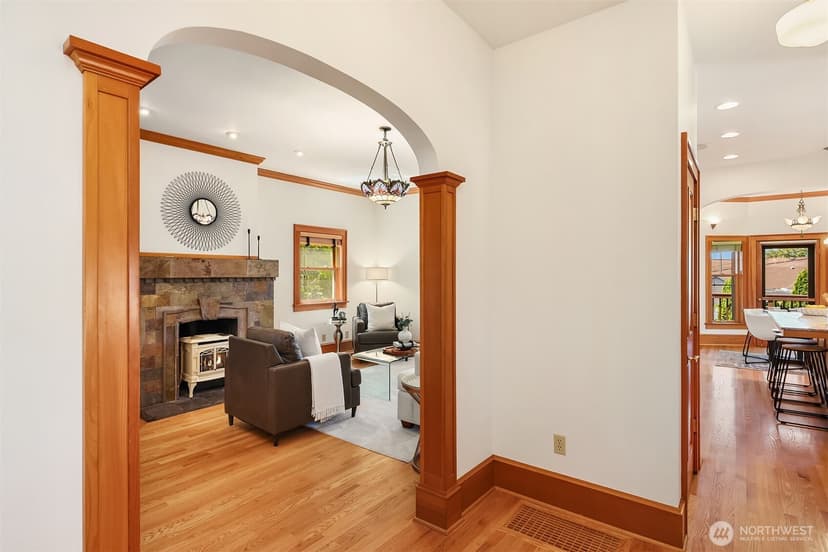 Property photo for 1411 10th Avenue W, Seattle photo 7