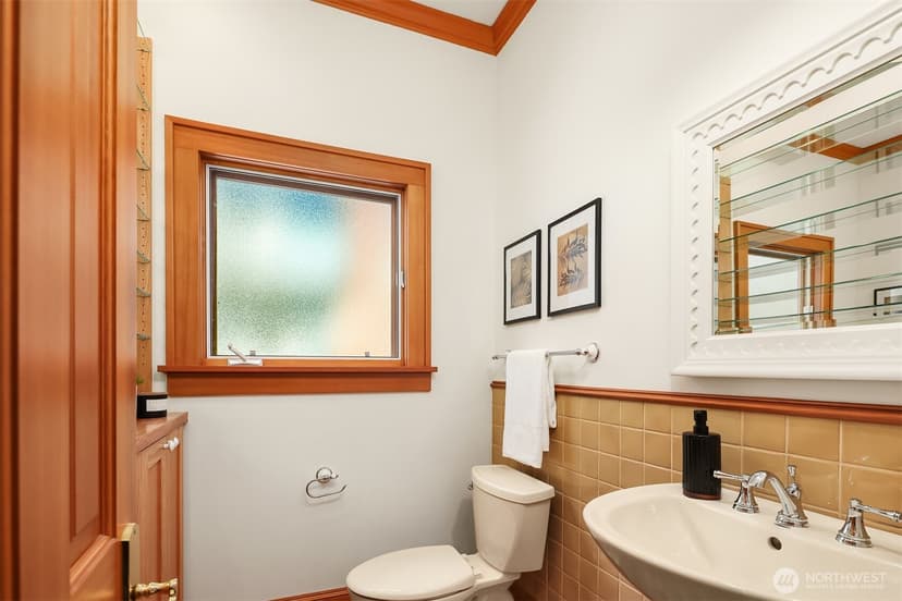 Property photo for 1411 10th Avenue W, Seattle photo 15
