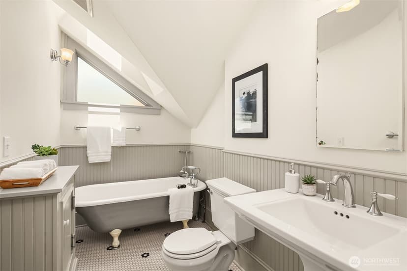 Property photo for 1411 10th Avenue W, Seattle photo 29