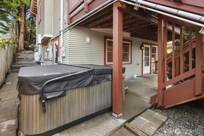 Property photo for 1411 10th Avenue W, Seattle photo 39