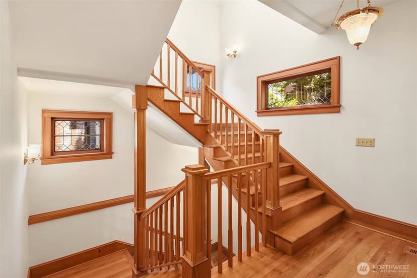 Property photo for 1411 10th Avenue W, Seattle photo 8