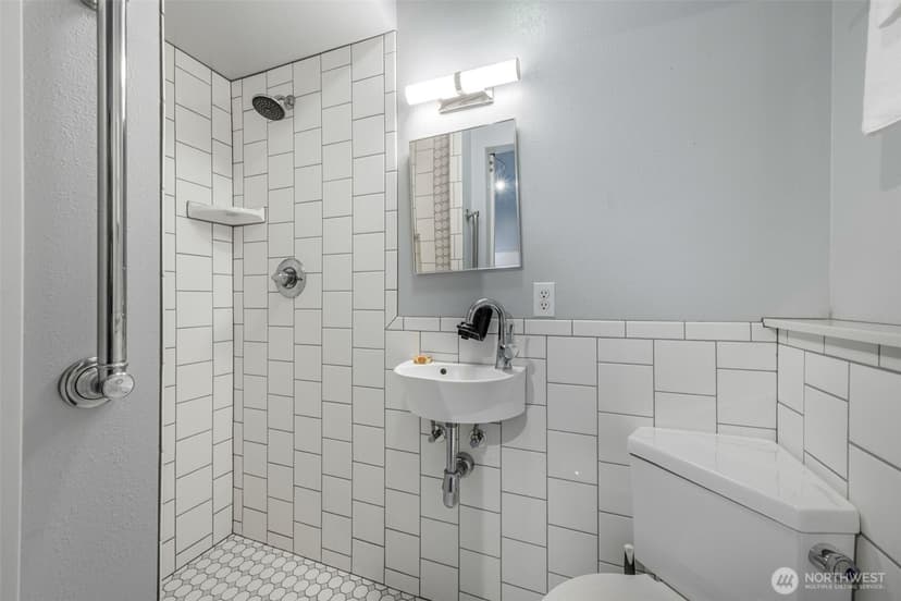 Property photo for 8804 5th Avenue NE, Seattle photo 23