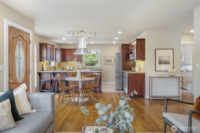 Property photo for 8804 5th Avenue NE, Seattle photo 4