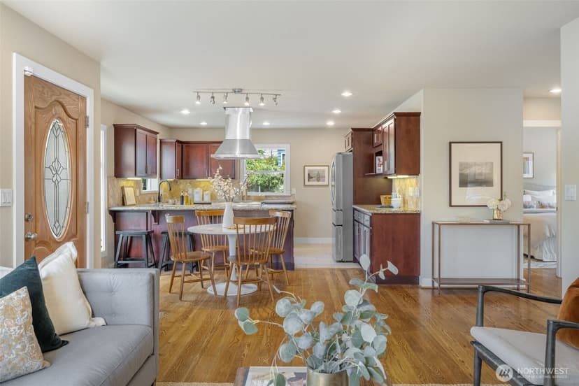 Property photo for 8804 5th Avenue NE, Seattle photo 4