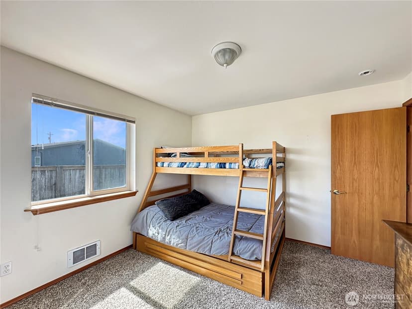Property photo for 1050 Ocean Shores Boulevard, Ocean Shores photo 16