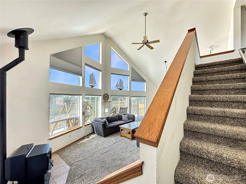 Property photo for 1050 Ocean Shores Boulevard, Ocean Shores photo 21