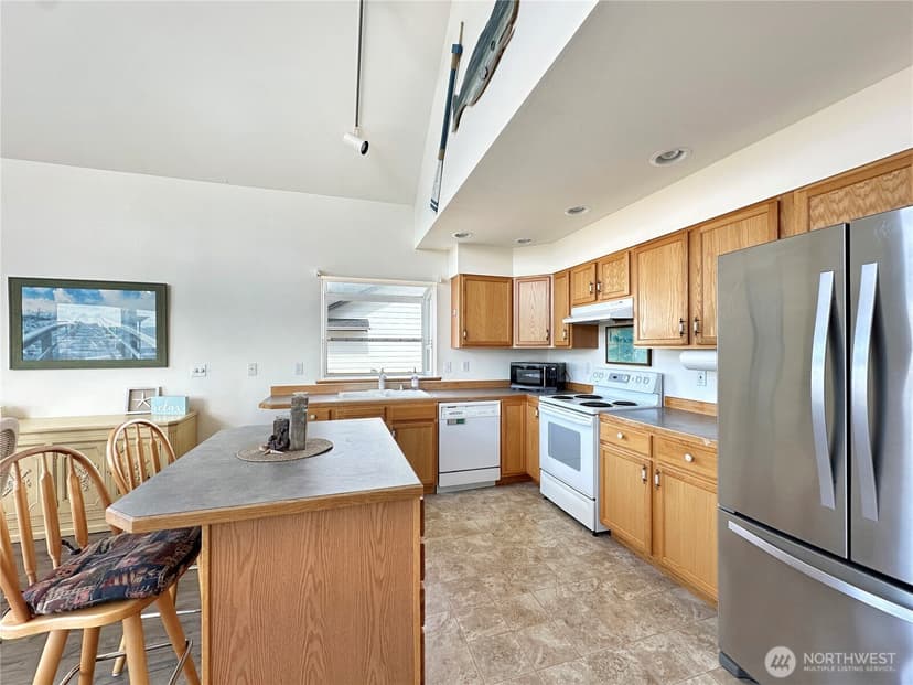 Property photo for 1050 Ocean Shores Boulevard, Ocean Shores photo 6