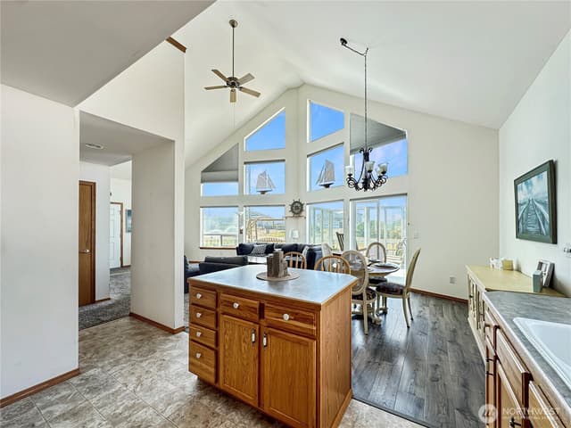 Property photo for 1050 Ocean Shores Boulevard, Ocean Shores photo 5