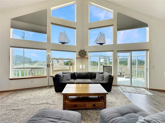 Property photo for 1050 Ocean Shores Boulevard, Ocean Shores photo 4