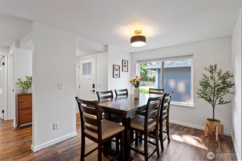 Property photo for 8509 Onyx Drive SW, Lakewood photo 10