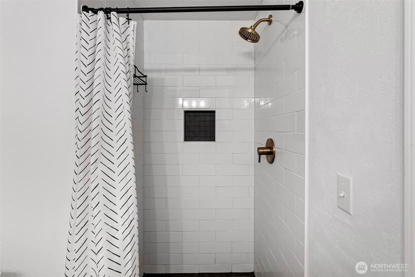 Property photo for 8509 Onyx Drive SW, Lakewood photo 19
