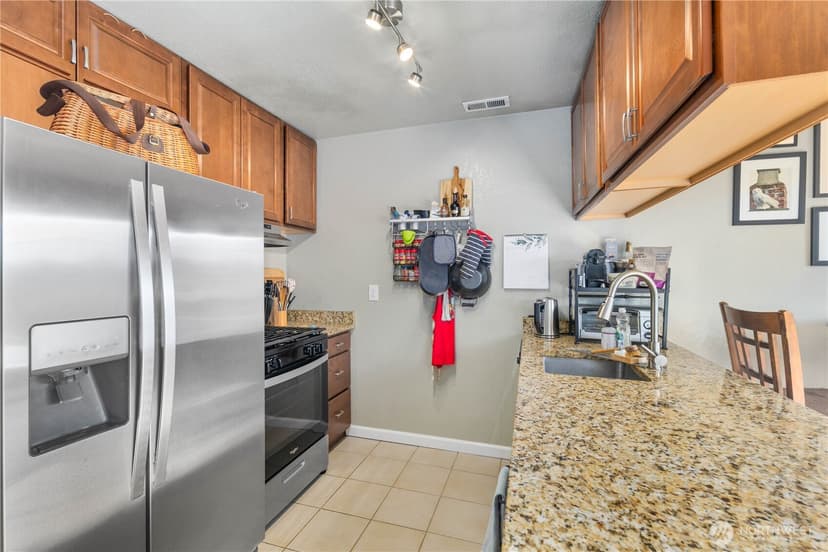 Property photo for 4131 21st Avenue SW, Seattle photo 6