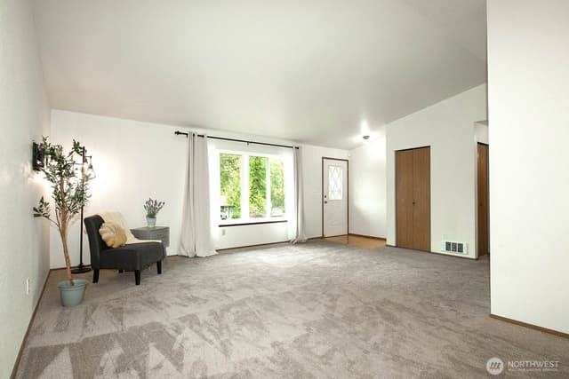 Property photo for 10610 4th Drive SE, Everett photo 5