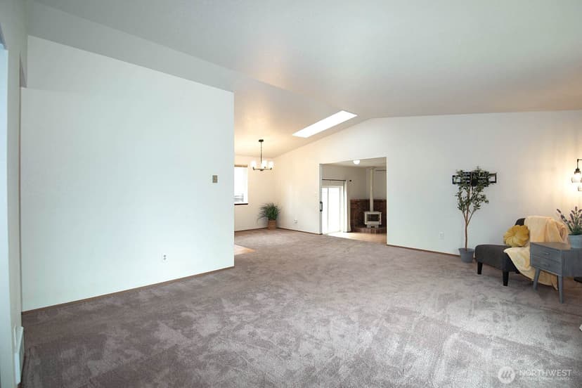 Property photo for 10610 4th Drive SE, Everett photo 3